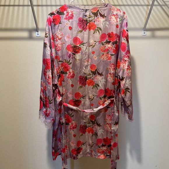 Victoria’s Secret Lace Inset Robe - Picture 4 of 4